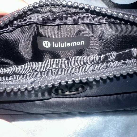 lululemon black everywhere belt bag large wunder puff - Picture 3 of 6